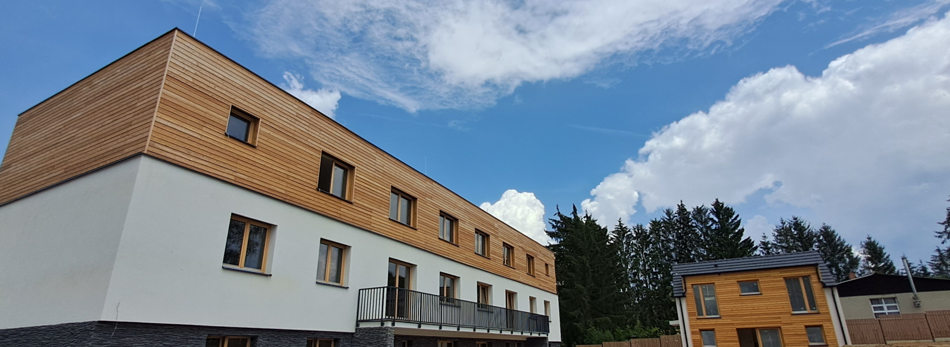 Fotovoltaika a podlahové topení v resortu Lakeside Slapy