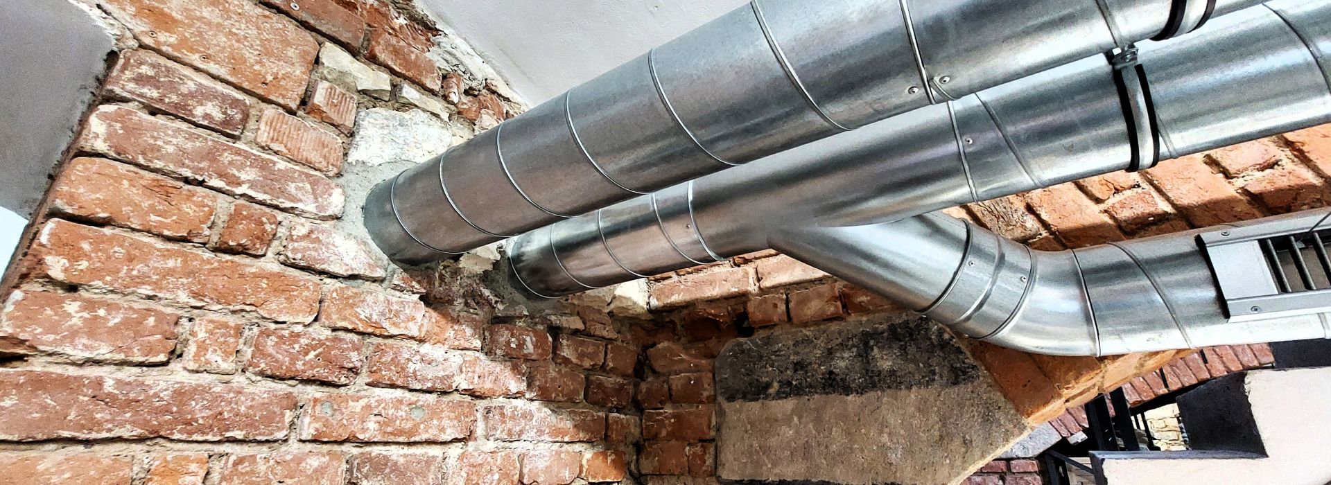 Řízené větrání sklepního prostoru se šicí dílnou